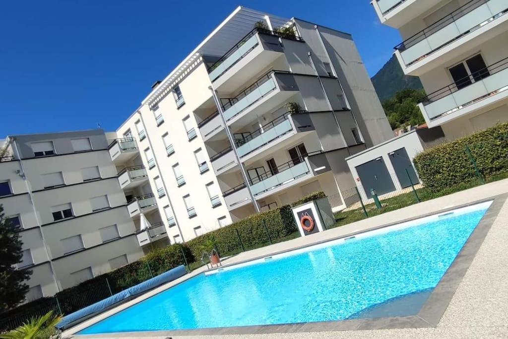 Superbe Appartement En Residence Avec Piscine. Albertville Exterior photo